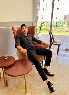 Sunny - Male escort in New Delhi Photo 2 of 5