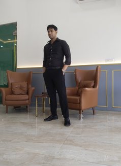 Sunny - Male escort in New Delhi Photo 3 of 5
