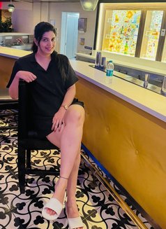 Sunny - escort in Mumbai Photo 2 of 3