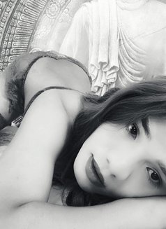 Sunny - Transsexual escort in Hyderabad Photo 6 of 8