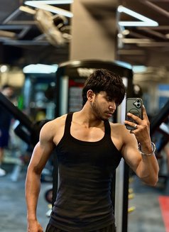 Sunny - Male escort in Chandigarh Photo 2 of 5