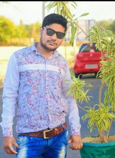 Sunny - Male escort in New Delhi Photo 7 of 10