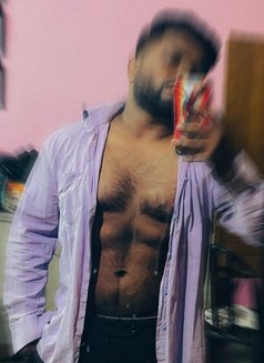 Sunny - masseur in New Delhi Photo 2 of 2