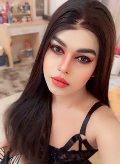 Sunny lee - Transsexual escort in Muscat Photo 3 of 4