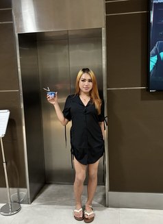 Sunny Masseuse Good Bottom - Masajista in Dubai Photo 9 of 11