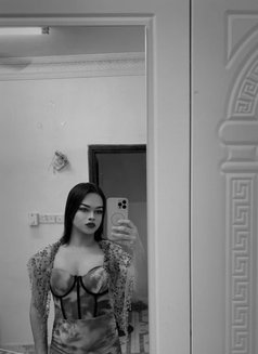 Sunny - Transsexual escort in Muscat Photo 2 of 6