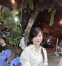Sunny - puta in Dubai Photo 1 of 5
