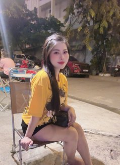 Sunny - puta in Dubai Photo 2 of 5