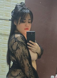 Sunny - escort in Khobar Photo 8 of 15