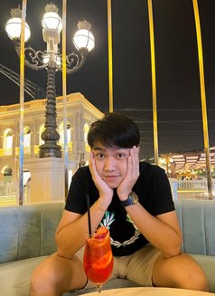Sunny - Male escort in Doha Photo 1 of 3