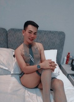 Sunny Thailand - Transsexual escort in Riyadh Photo 1 of 2