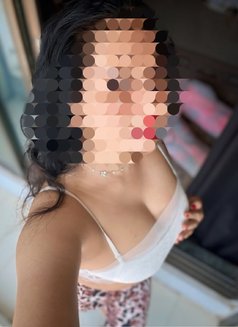 Super Hot Mallu Babe Romantic Session - escort in Sharjah Photo 2 of 2