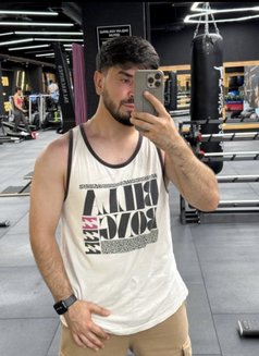 Super Mario - Acompañantes masculino in Dubai Photo 2 of 9