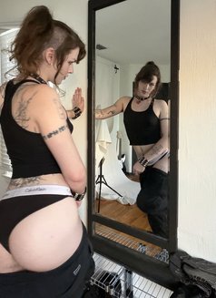 Supremezoey - Transsexual escort in Beijing Photo 2 of 7