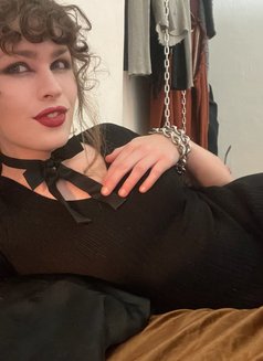 Supremezoey - Transsexual escort in Brussels Photo 6 of 9