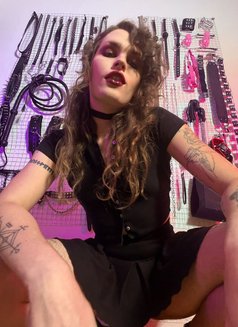 Supremezoey - Transsexual escort in Amsterdam Photo 4 of 13