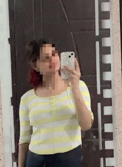 SUPRIYA ( cam show & Real Meet) ) - puta in Chennai Photo 1 of 3