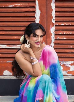 Surabhi - escort in Abu Dhabi Photo 2 of 5