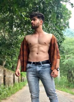Suraj - Male escort in Mumbai Photo 1 of 3