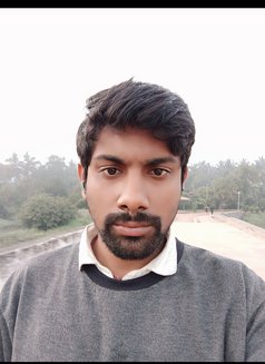 Suraj, Independent Boy From Bangalore - Intérprete masculino de adultos in Bangalore Photo 2 of 3