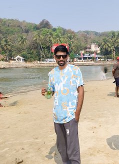 Suraj, Independent Boy From Bangalore - Intérprete masculino de adultos in Bangalore Photo 3 of 3