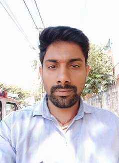 Suraj, Independent Boy From Bangalore - Intérprete masculino de adultos in Bangalore Photo 5 of 6