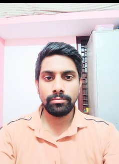 Suraj, Independent Boy From Bangalore - Intérprete masculino de adultos in Bangalore Photo 8 of 8