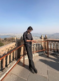 Suraj - Acompañantes masculino in New Delhi Photo 1 of 2