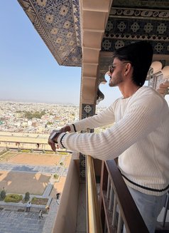 Suraj - Acompañantes masculino in New Delhi Photo 2 of 2