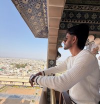Suraj - Acompañantes masculino in New Delhi