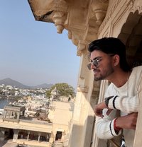 Suraj - Acompañantes masculino in New Delhi