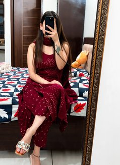Surat Vip High Profile Call Girl - puta in Surat Photo 1 of 3