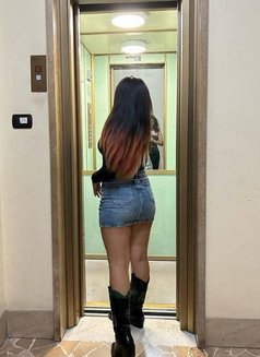 Hand cash service available - escort in Kathmandu Photo 2 of 2