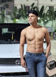 Suri - Acompañantes masculino in Kolkata Photo 1 of 2