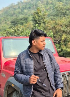 Suri - Acompañantes masculino in Kolkata Photo 2 of 2