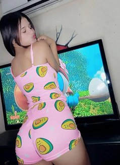 Suri - puta in Al Manama Photo 2 of 5