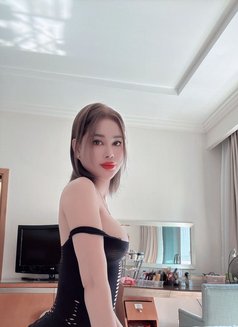 Nana - puta in Dubai Photo 5 of 8
