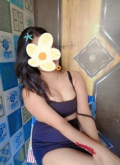 Surleen Independent Girl in Delhi - puta in New Delhi Photo 5 of 6