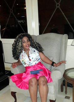 Susan - puta in Kuwait Photo 2 of 3