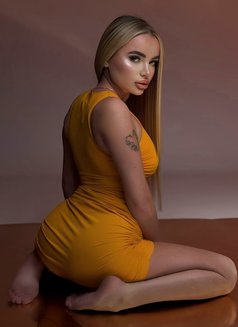 Susanna - escort in Dubai Photo 1 of 6