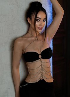 Susanna - escort in Abu Dhabi Photo 3 of 5