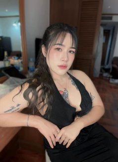Susi - escort in Doha Photo 5 of 7