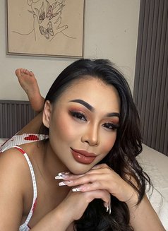 Susie - escort in Abu Dhabi Photo 1 of 5