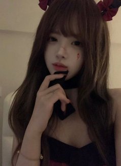 Susu - escort in Singapore Photo 3 of 5