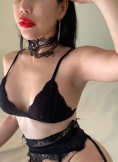 Susu Hoy - puta in Phuket Photo 13 of 13