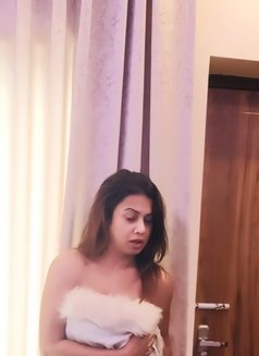 Suzi Darling - Acompañantes transexual in Kolkata Photo 7 of 13