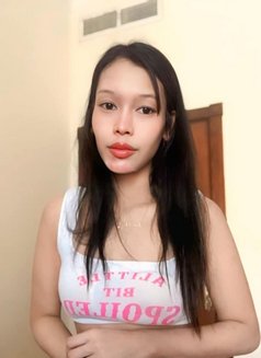 Suzy Anal Full Service - puta in Al Manama Photo 6 of 6