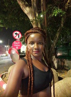 Suzy - puta in Colombo Photo 4 of 5