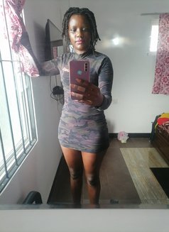 Suzy - puta in Colombo Photo 5 of 5