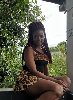 Suzy - escort in Colombo Photo 1 of 3